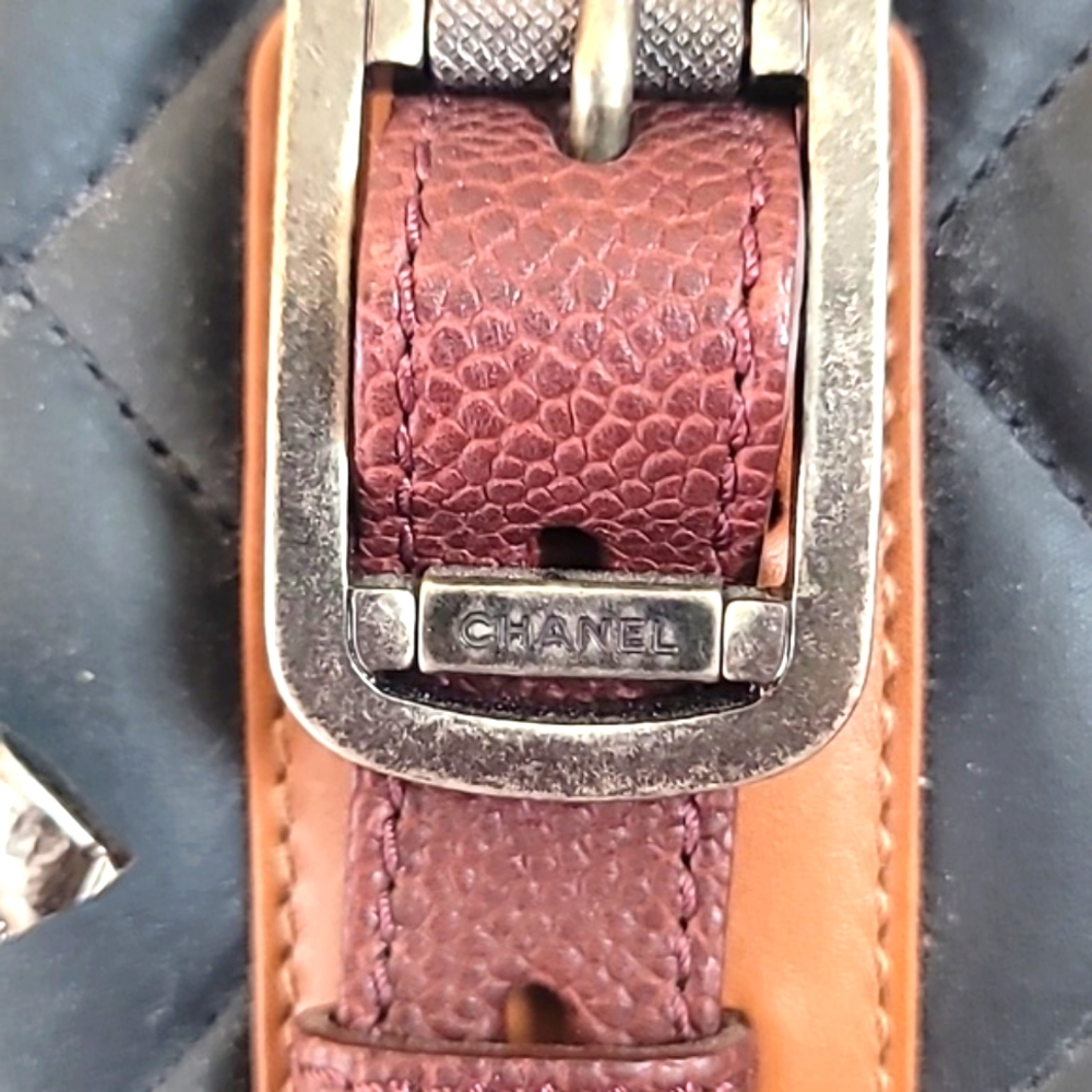 CHANEL RARE Paris to Edinburgh Tote - Picture 4 of 15